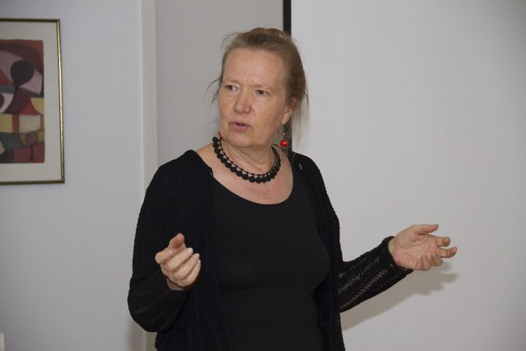 Traumata: Dr. med. Elisabeth Schmölz, Psychiaterin und Psychotherapeutin