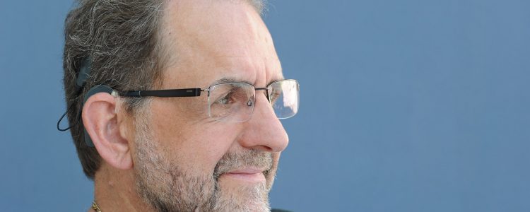 Tinnitus: Jürgen Richter mit seinem Cochlea-Implantat